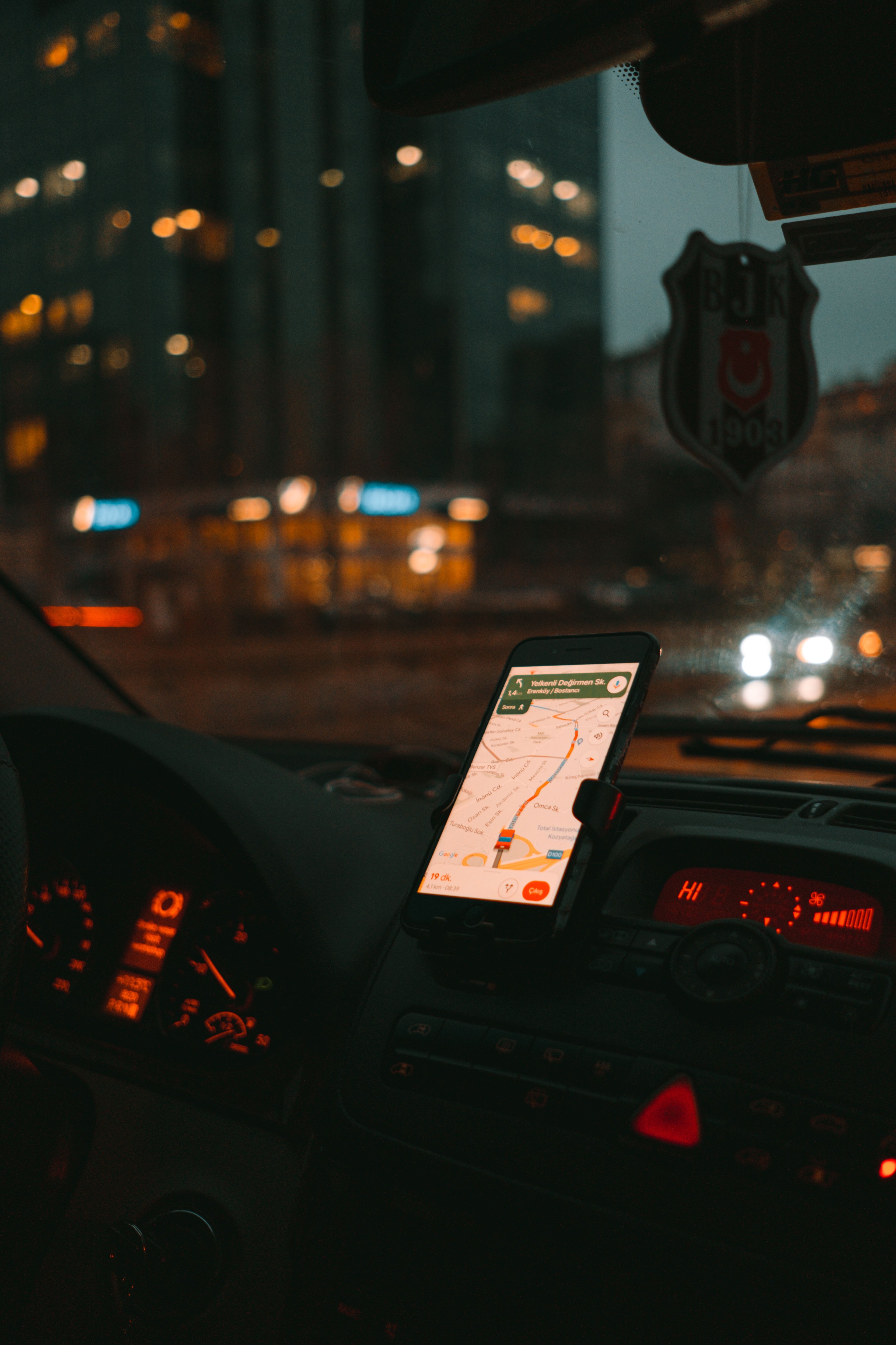10W Wireless Car Charger Mount — Auto-Clamping, Works with iPhone & Android